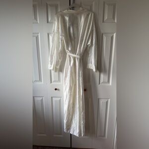US/Large - XLargeVintage Bridal White and Floral Dress/House Coat with Sash Tie